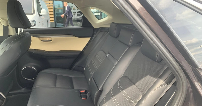 Lexus NX cena 114900 przebieg: 125514, rok produkcji 2015 z Sztum małe 277
